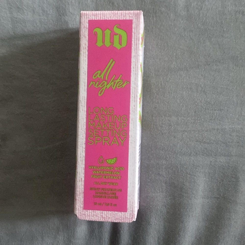 Urban Decay Travel Size All Nighter Hyaluronic Acid
Dewy Setting Spray - Picture 6 of 9